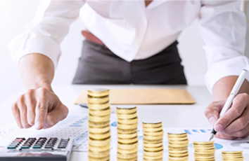 10万存定期一年利息多少？10万存余额宝一年利息多少？哪个多